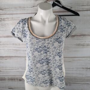 Akemi +Short Sleeve Floral Scoop Neck Tee Sz Small